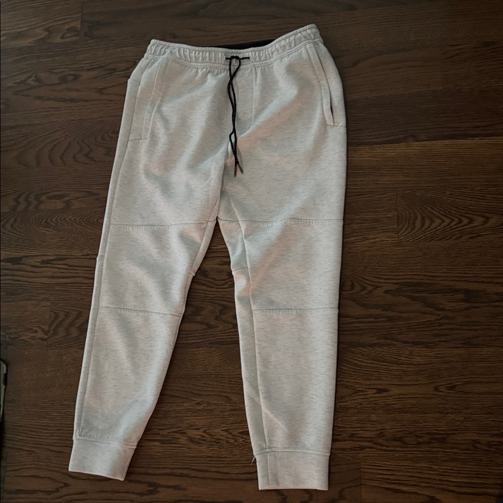 American Eagle Outfitters Men's white heathered Joggers size medium